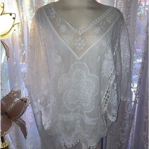 Flows and lacy tunic top